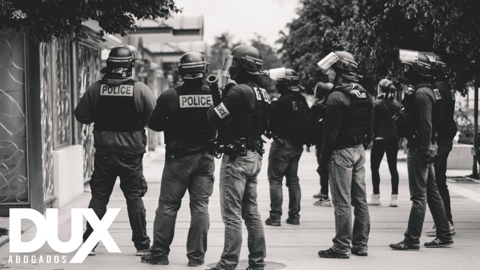 ¿Quieres conocer lo que es el delito de resistencia a la autoridad y todo lo relacionado con ello? En este artículo te lo explicamos.