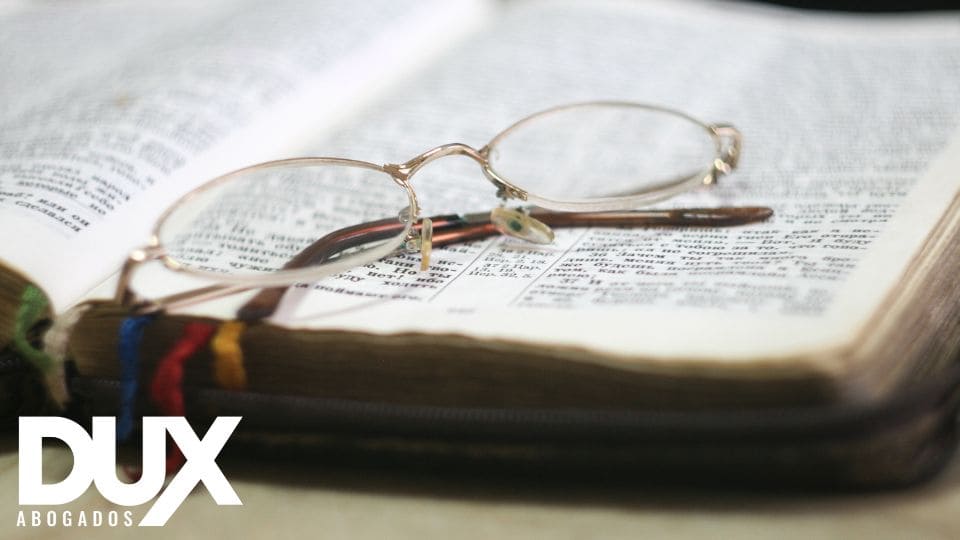 ¿Quieres conocer los trámites de aceptación de una herencia? Te enseñamos el paso a paso para hacerlo. ¿Necesitas ayuda? Contáctanos.