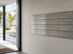 Buzones de una comunidad de propietarios en un edificio residencial de Mallorca